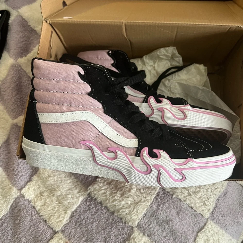 VANS Sk8 HI FLAME HI TOPS Never worn women’s 9 men’s 7.5 high tops with flame - Picture 2 of 5